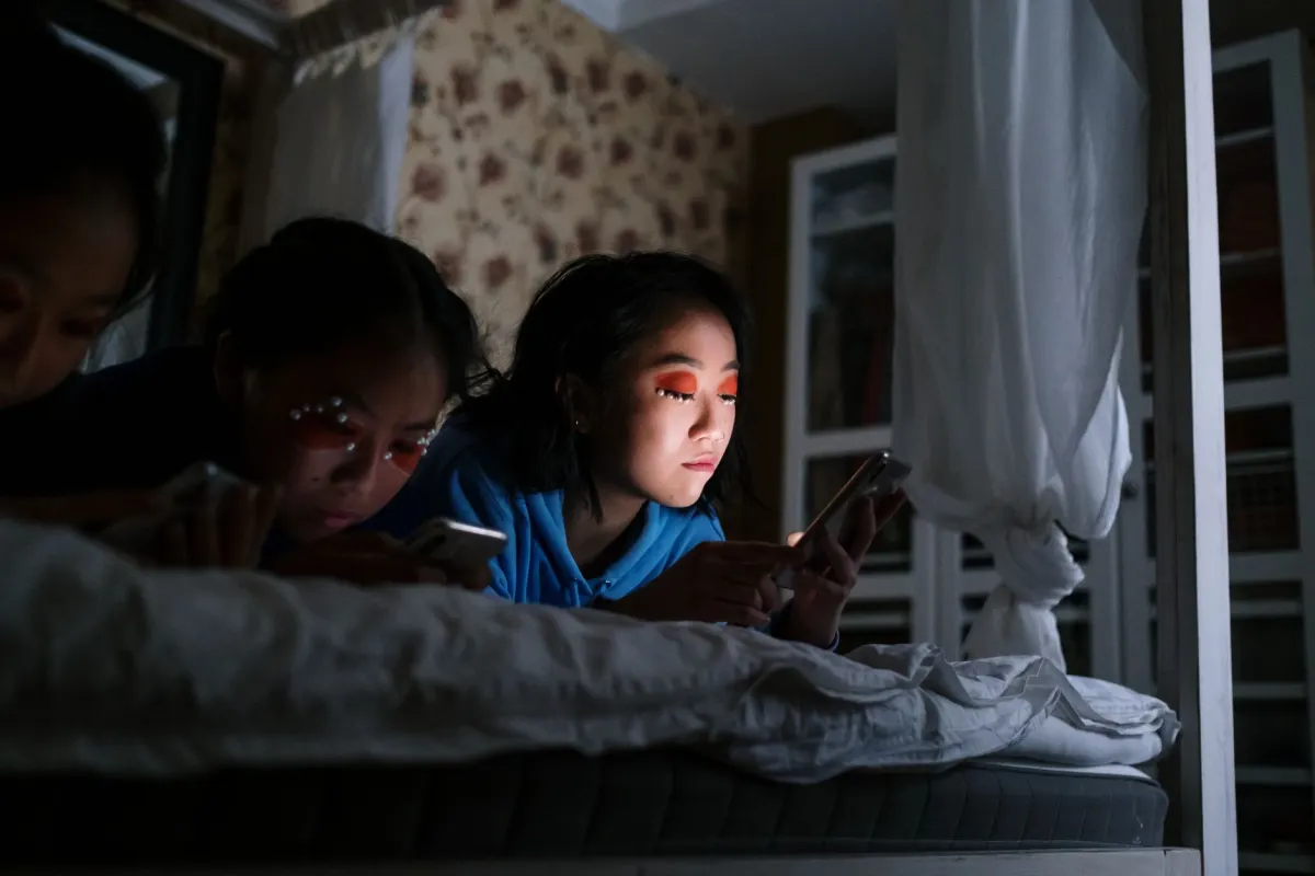 Écrans et sommeil des ados : ce que disent les données de Santé publique France en 2026