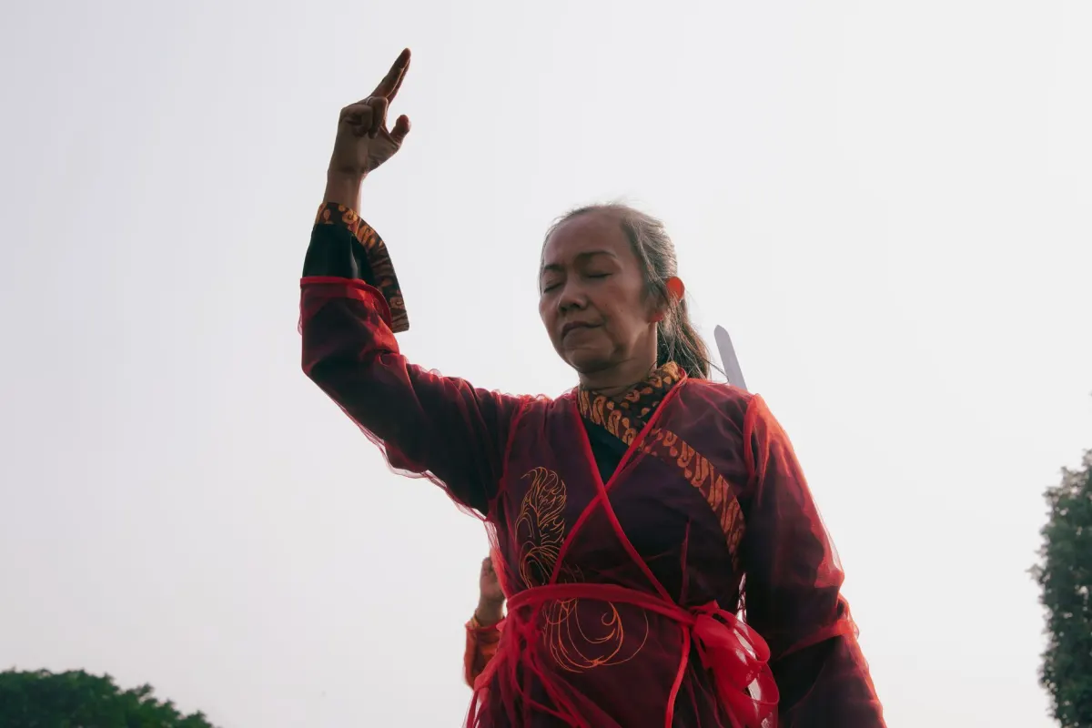 Intégrer le qi gong dans le quotidien des seniors : guide pratique